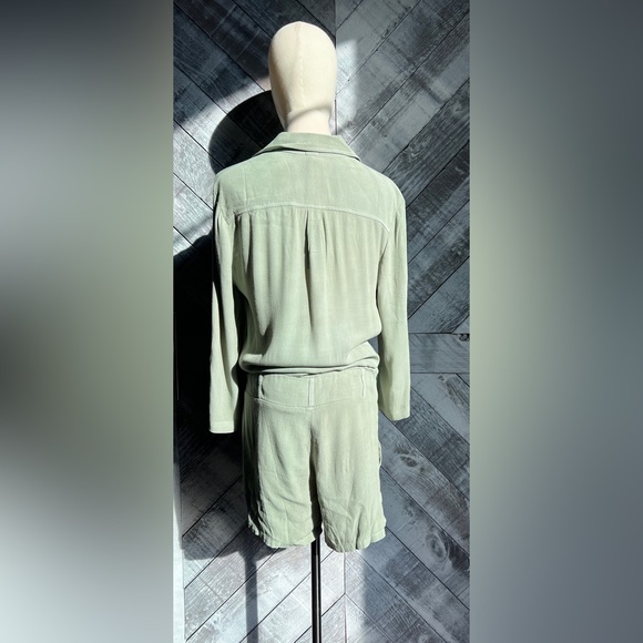 MONROW REVOLVE NWT ZIP UP ROMPER in Light Olive Green - Picture 9 of 11